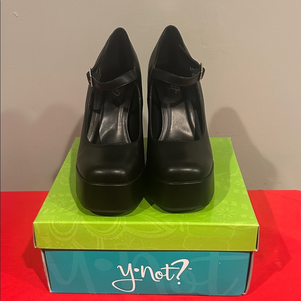 Y-Not Elegant Black Platform Heels
